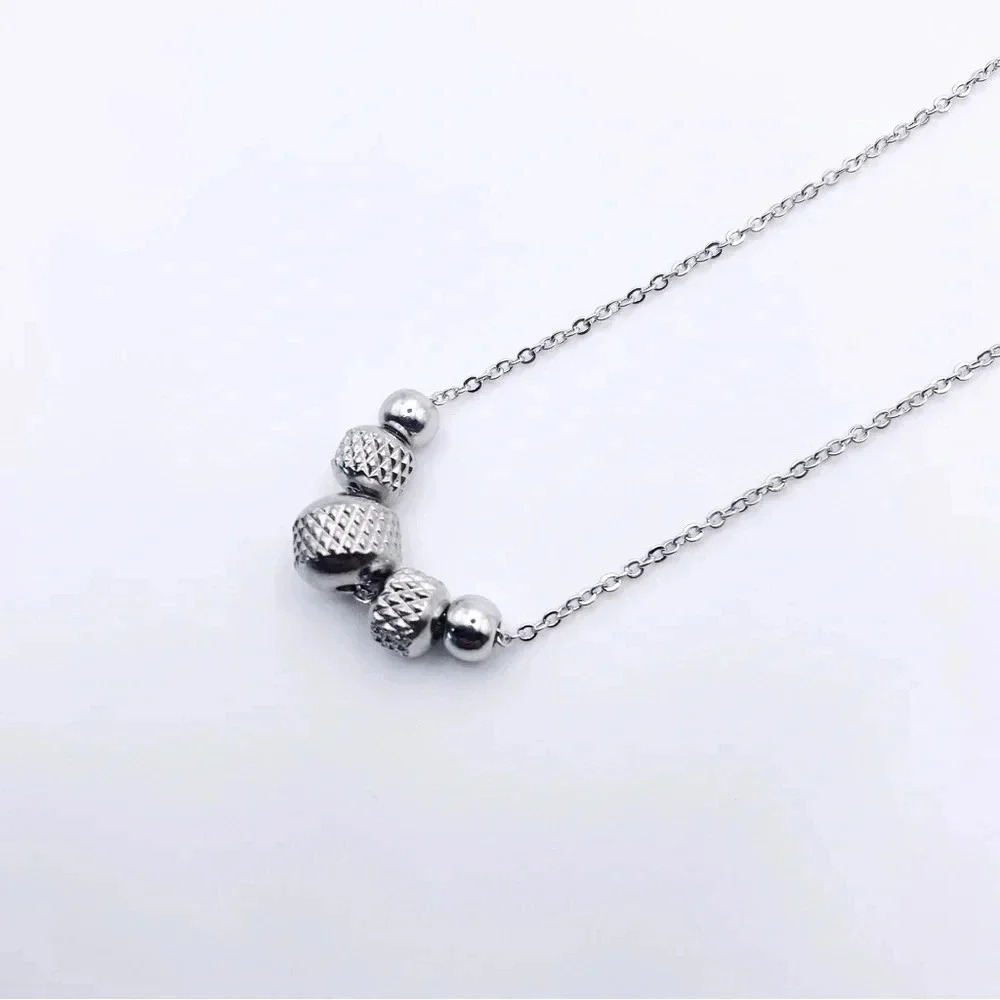 Beads necklace silver